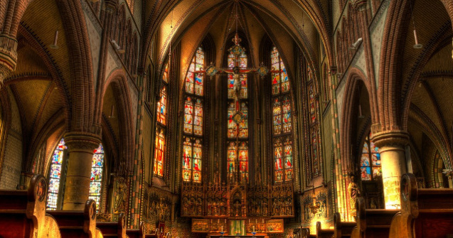 Biserica Catolica din Romania reafirma ca la temelia familiei se afla casatoria dintre un barbat si o femeie