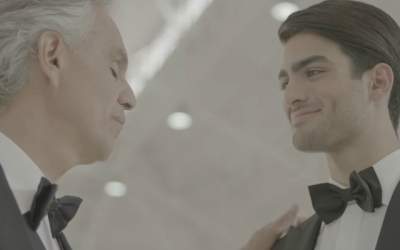 Andrea Bocelli a cantat...