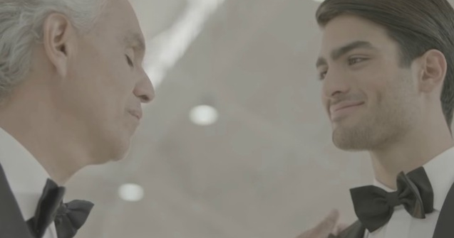 Andrea Bocelli a cantat pentru prima oara cu fiul sau / VIDEO