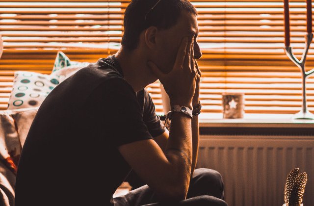 Care sunt cauzele si simptomele celei mai frecvente afectiuni in randul populatiei active