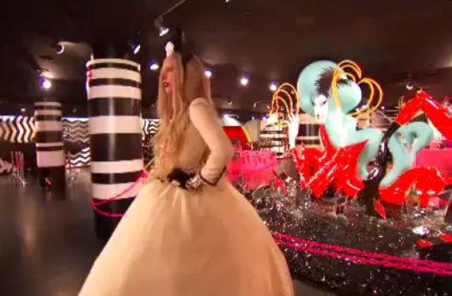 Lady Gaga intra in spiritul Craciunului