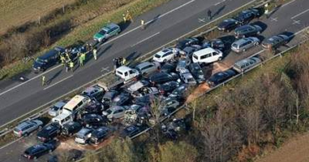 Pericolele autostrazilor. Carambol pe Autobahn!