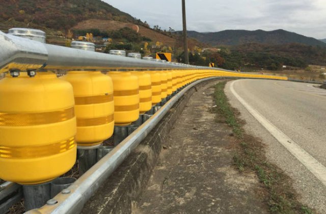 Masuri de siguranta pentru cele mai periculoase drumuri din Romania: separatoare de sens cu role pe DN7 si E85