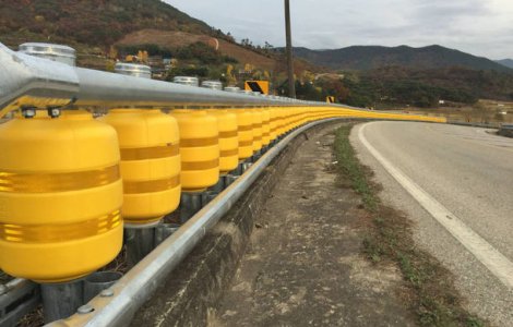 Masuri de siguranta pentru cele mai periculoase drumuri din Romania: separatoare de sens cu role pe DN7 si E85