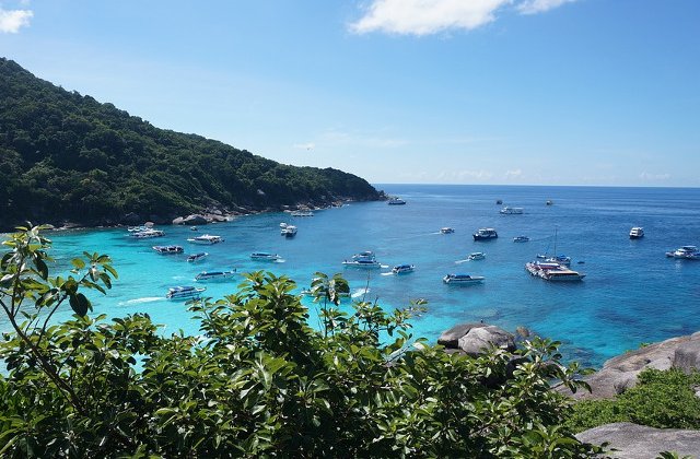 Insula celebra in care turistii nu vor mai avea voie sa se cazeze noaptea