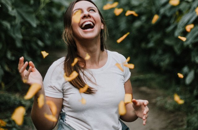 7 mituri despre fericire care te vor face sa realizezi cat de mult accent pui pe lucrurile care nu conteaza cu adevarat