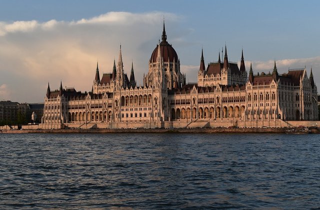 Cum arata Budapesta toamna: 15+ imagini recente, surprinse in timpul unei croaziere pe Dunare