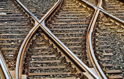 Un barbat a murit dupa ce s-a aruncat in fata trenului