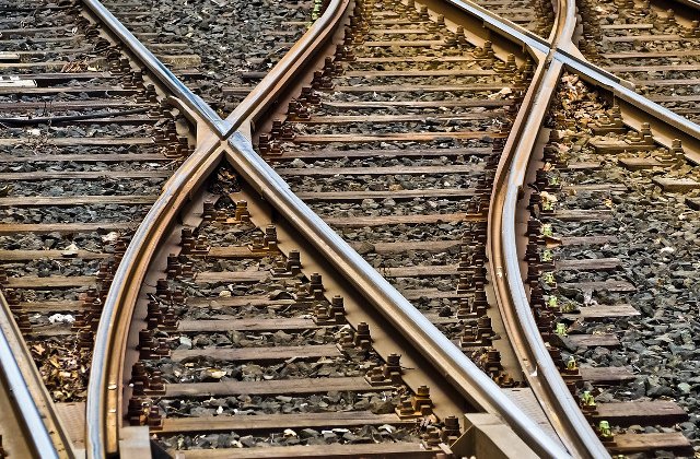 Un barbat a murit dupa ce s-a aruncat in fata trenului