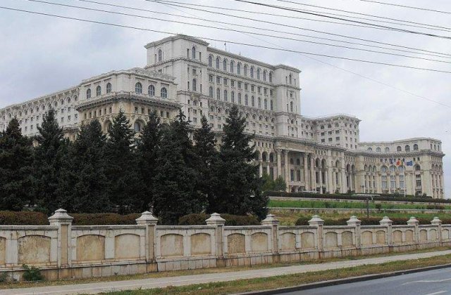 Mutam ministerele in Parlament?