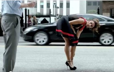 Fiat 500 Abarth si Catrinel Menghia intr-o reclama provocatoare