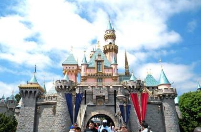 [VIDEO] 90 de sculpturi de gheata pentru 20 de ani de Disneyland