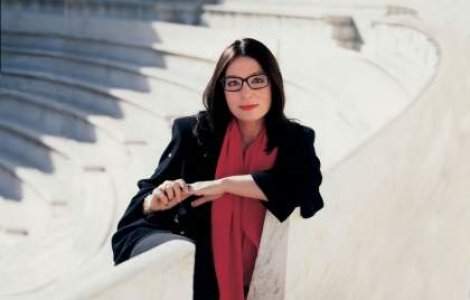 CONCURS 9AM: Castiga o invitatie dubla la concertul cantaretei Nana Mouskouri!