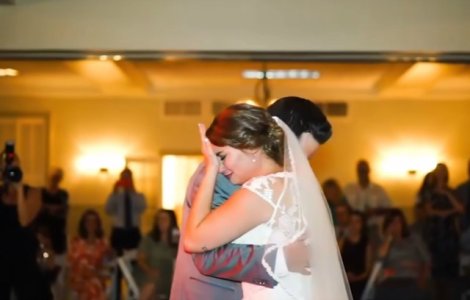 Cum si-au surprins cinci frati sora in ziua nuntii / VIDEO