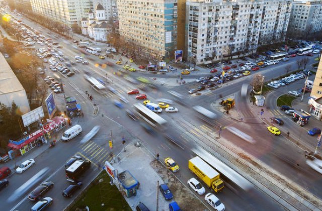 Ford testeaza o tehnologie cu care vei prinde intotdeauna verde la semafor: masina iti va recomanda viteza optima in functie de trafic