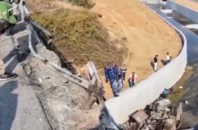 19 persoane au murit intr-un accident care a implicat un camion cu migranti