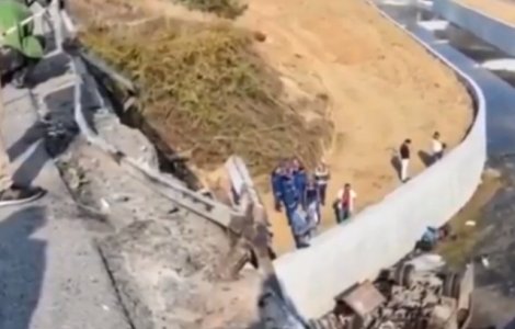 19 persoane au murit intr-un accident care a implicat un camion cu migranti