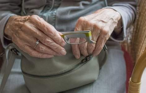 Studiu: 65% dintre romani nu au fost niciodata la medicul reumatolog