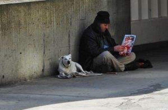 Baconschi, revoltat: Roman nu inseamna cersetor