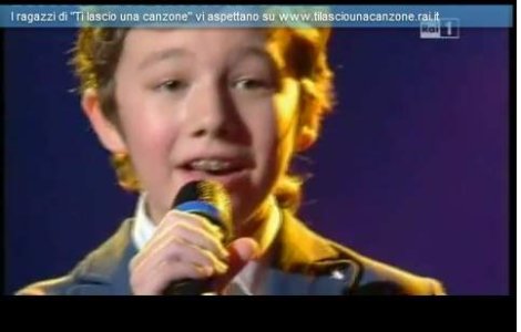  Video  Copilul roman cu chip de inger a cucerit Italia, la canto
