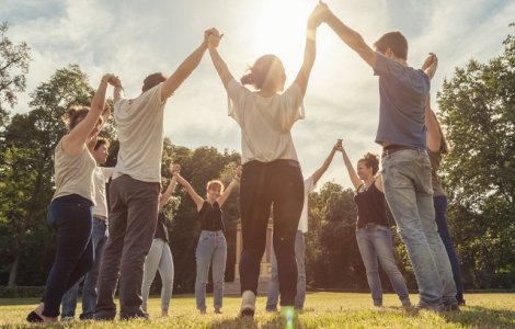 Cum poti contribui la dezvoltarea comunitatii tale: 5 idei care functioneaza