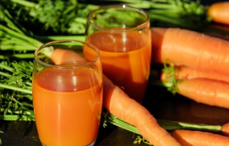  Top  7 beneficii ale sucului de morcovi