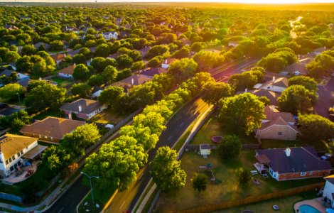 3 beneficii mai putin cunoscute ale vietii in suburbii. De ce sa locuiesti in afara orasului