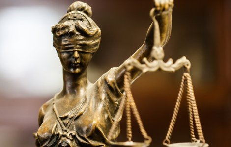 Procurorul general ii cere Avocatului Poporului sa sesizeze CCR pe un articol din OUG privind legile Justitiei