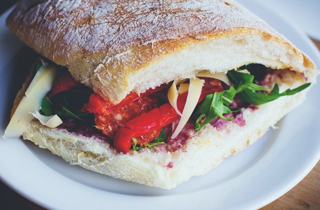 6 ingrediente pe care sa nu le mai pui in sandwich-uri