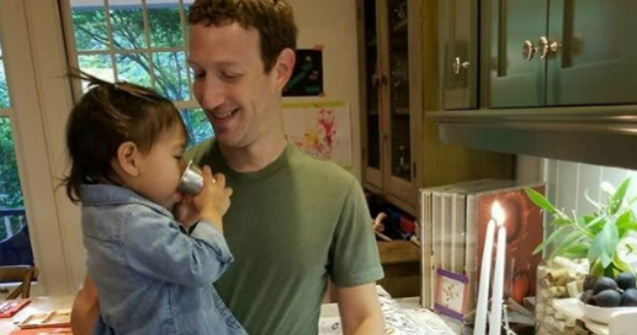 Mark Zuckerberg, amuzat de fiica sa: "Crede ca lucrez in librarie"