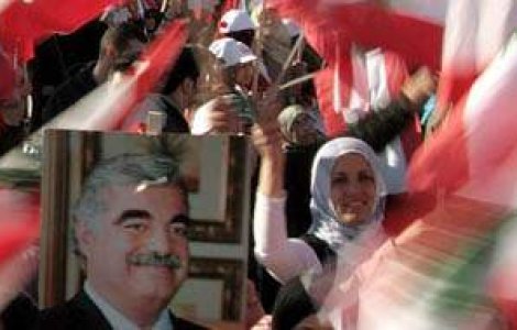 Sute de mii libanezi s-au reunit la Beirut pentru a comemora moartea lui Hariri