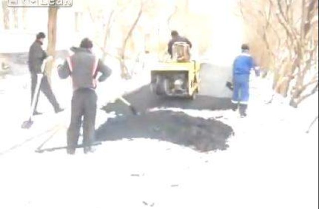 [VIDEO] Cum asfalteaza rusii?