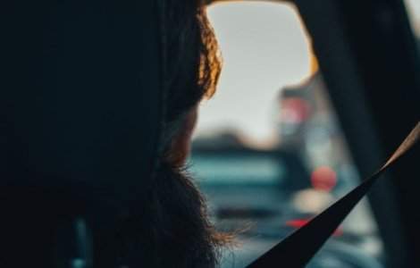 Tanara de 19 ani, prinsa conducand sub influenta drogurilor in Capitala