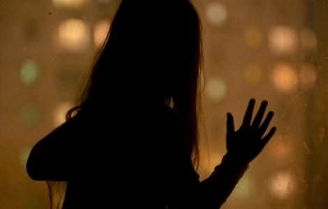 O copila de 14 ani, violata de un barbat de 69 de ani