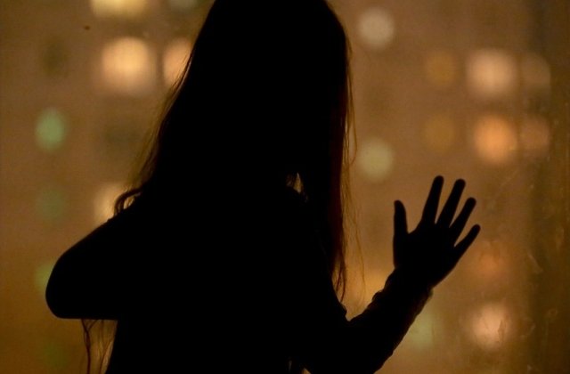 O copila de 14 ani, violata de un barbat de 69 de ani, care s-a oferit sa o adaposteasca