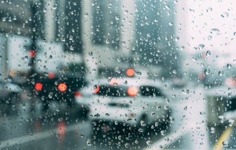 Recomandarile Politiei pentru soferi in conditiile unui carosabil umed