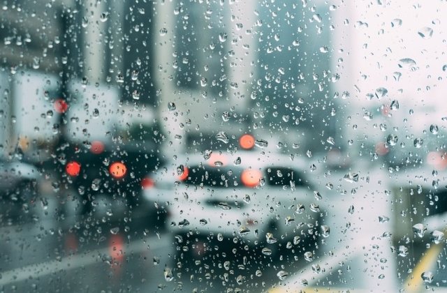 Recomandarile Politiei pentru soferi in conditiile unui carosabil umed