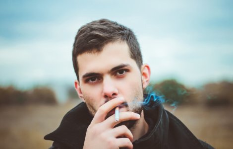 Studiu: Copiii conceputi de barbati fumatori au un risc mai mare de a dezvolta tulburari cognitive