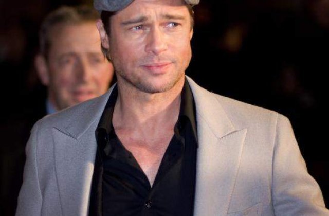 Brad Pitt isi consiliaza fanii