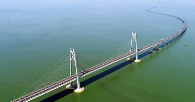 China a inaugurat cel mai mare pod maritim din lume, intre Hong Kong si continent / VIDEO