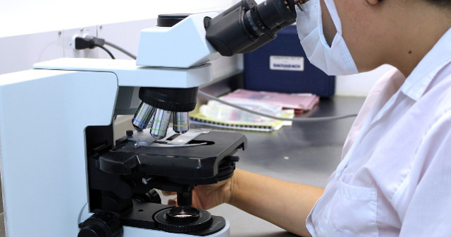 Oamenii de stiinta au descoperit in premiera microparticule de plastic in fecale umane