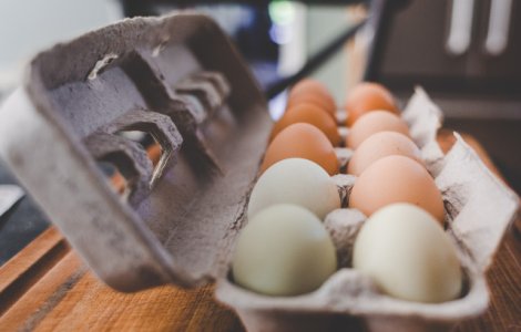 Motivul pentru care nu ar trebui sa tii ouale pe usa frigiderului. In ce loc se pastreaza cel mai bine