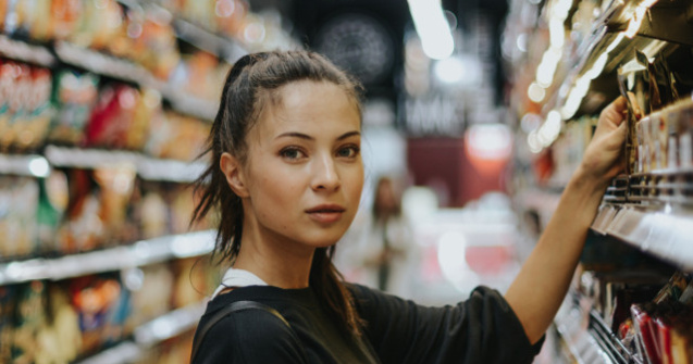 Studiu: Un sfert dintre aditivii alimentari, "riscanti" pentru sanatate