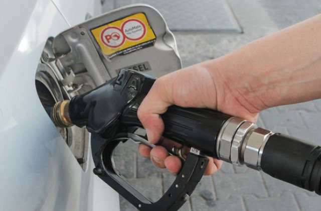 Preturile la carburanti ar putea fi plafonate: autoritatile vor sa se asigure ca eliminarea supraccizei va avea efecte la pompa