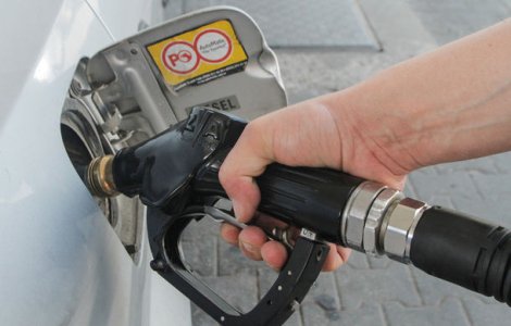 Preturile la carburanti ar putea fi plafonate: autoritatile vor sa se asigure ca eliminarea supraccizei va avea efecte la pompa
