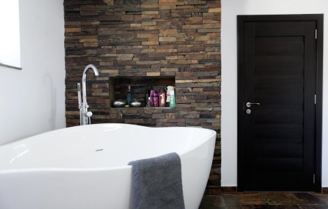 Piatra decorativa de interior - Cum inlocuiesti cu stil traditionala gresie si faianta?