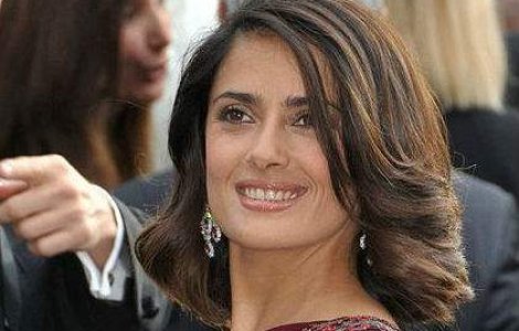  Video  Cum reuseste Salma Hayek sa fie mereu sexy?