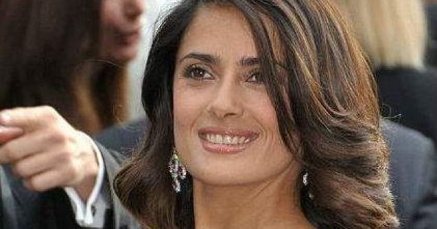  Video  Cum reuseste Salma Hayek sa fie mereu sexy?