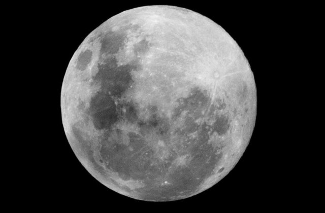 Eclipsa totala de Luna pe 10 decembrie