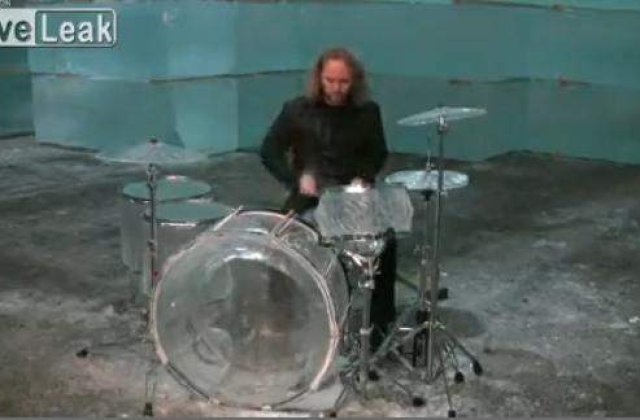 [VIDEO] Sa fie cel mai tare solo la tobe?